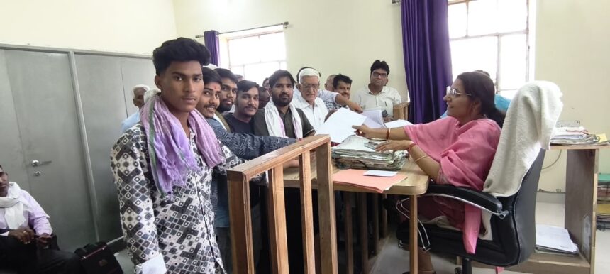 Mandava Jhunjhunu : पहलगांव में हुई घटना को लेकर प्रधानमंत्री के नाम एसडीएम को ज्ञापन