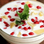 Fruit Raita Recipe: गर्मियों के मौसम में दही और फ्रूट से बनाएं ठंडा-ठंडा फ्रूट रायता रेसिपी