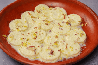 Bread rasmalai recipe: घर पर बनाएं सिर्फ ब्रेड और दूध से झटपट रसमलाई