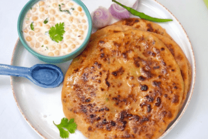 Lauki Paratha Recipe: घर में मौजूद बेसिक सामग्री से कुछ ही मिनट में बनाएं लौकी पराठा