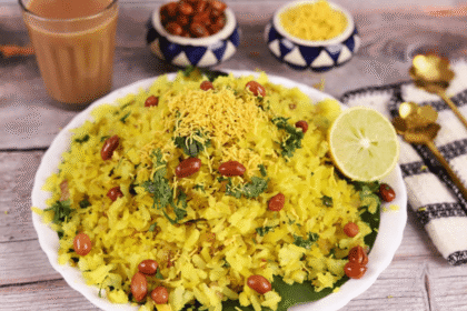 Poha Recipe: अगर आप भी नाश्ते में कुछ पौष्टिक आहार लेना चाहते हैं तो ऐसे बनाएं पोहे की आसान रेसिपी