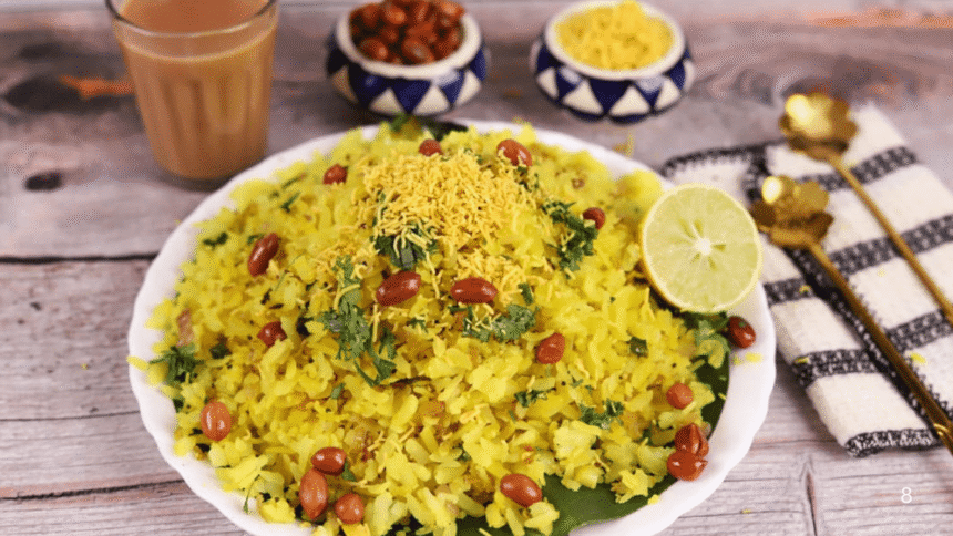 Poha Recipe: अगर आप भी नाश्ते में कुछ पौष्टिक आहार लेना चाहते हैं तो ऐसे बनाएं पोहे की आसान रेसिपी