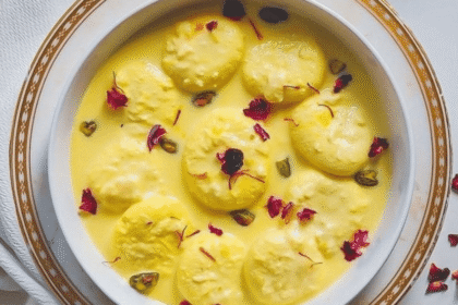 Rasmalai Recipe: घर पर मौजूद सामग्री से झटपट बनाएं शानदार रसमलाई