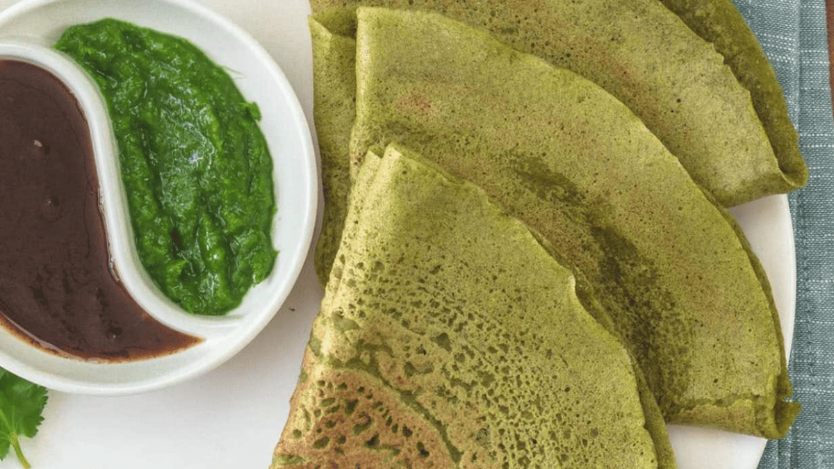 Moong Dal Chilla Recipe: सिर्फ 10 मिनट में तैयार करें मूंग दाल चीला, जो सेहत के लिए भी काफी फायदेमंद रहेगा